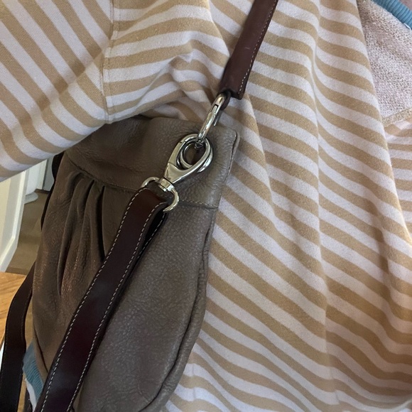 Mini Roots leather hand bag. - Picture 6 of 6